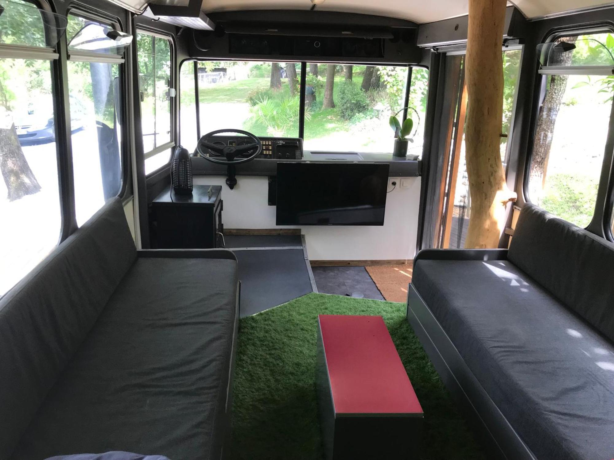 Bus Atypique Au Bord Du Canal Du Midi Et Au Coeur D'Une Foret 2 Chambres Villepinte  Buitenkant foto