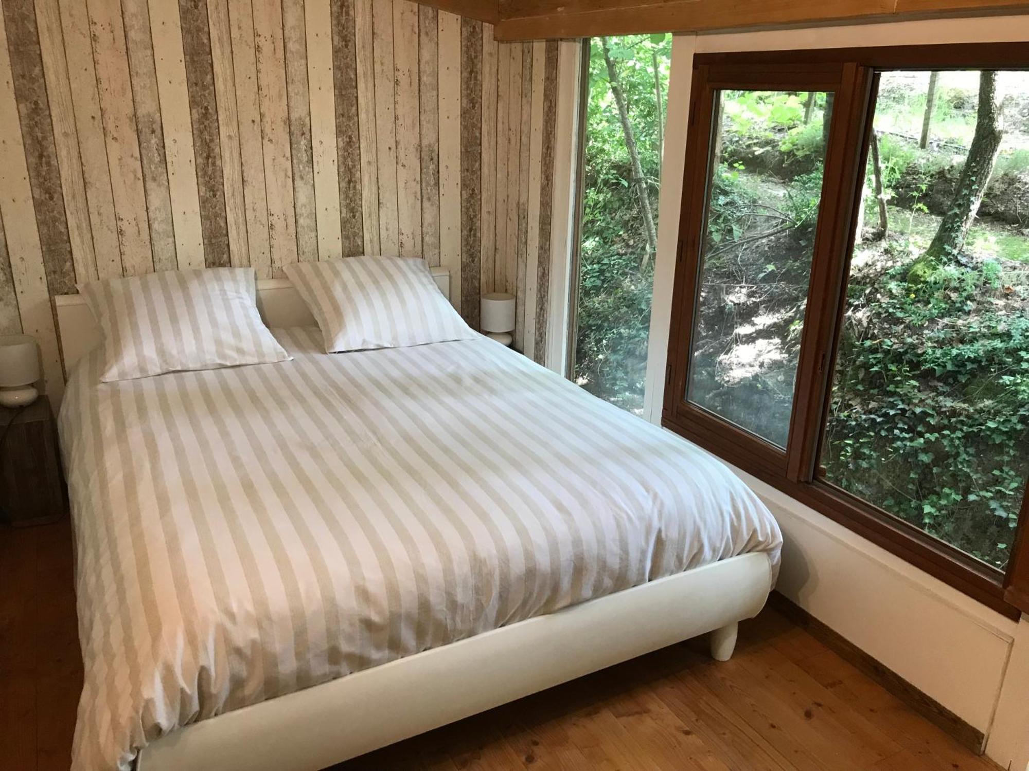 Bus Atypique Au Bord Du Canal Du Midi Et Au Coeur D'Une Foret 2 Chambres Villepinte  Buitenkant foto