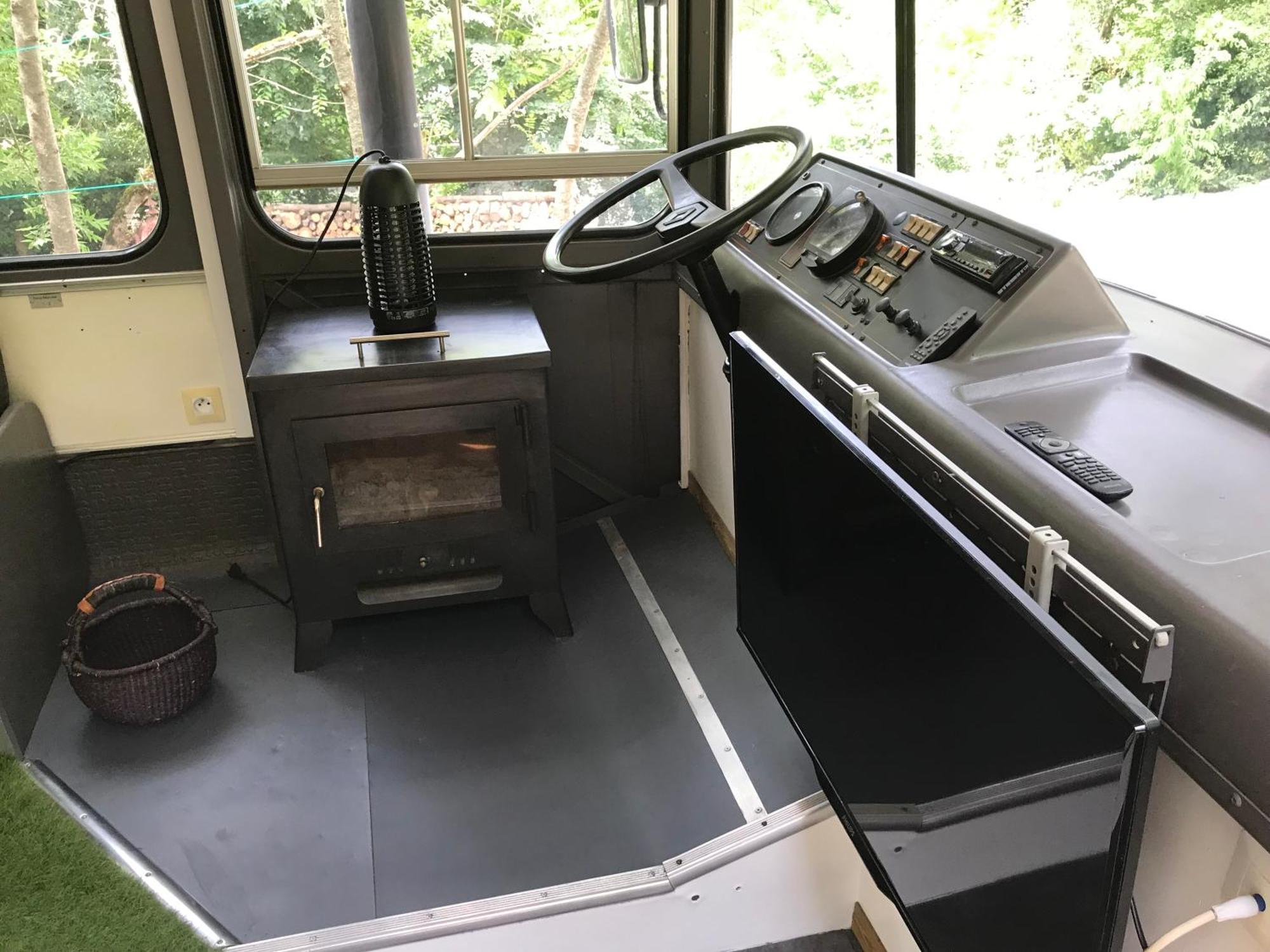 Bus Atypique Au Bord Du Canal Du Midi Et Au Coeur D'Une Foret 2 Chambres Villepinte  Buitenkant foto