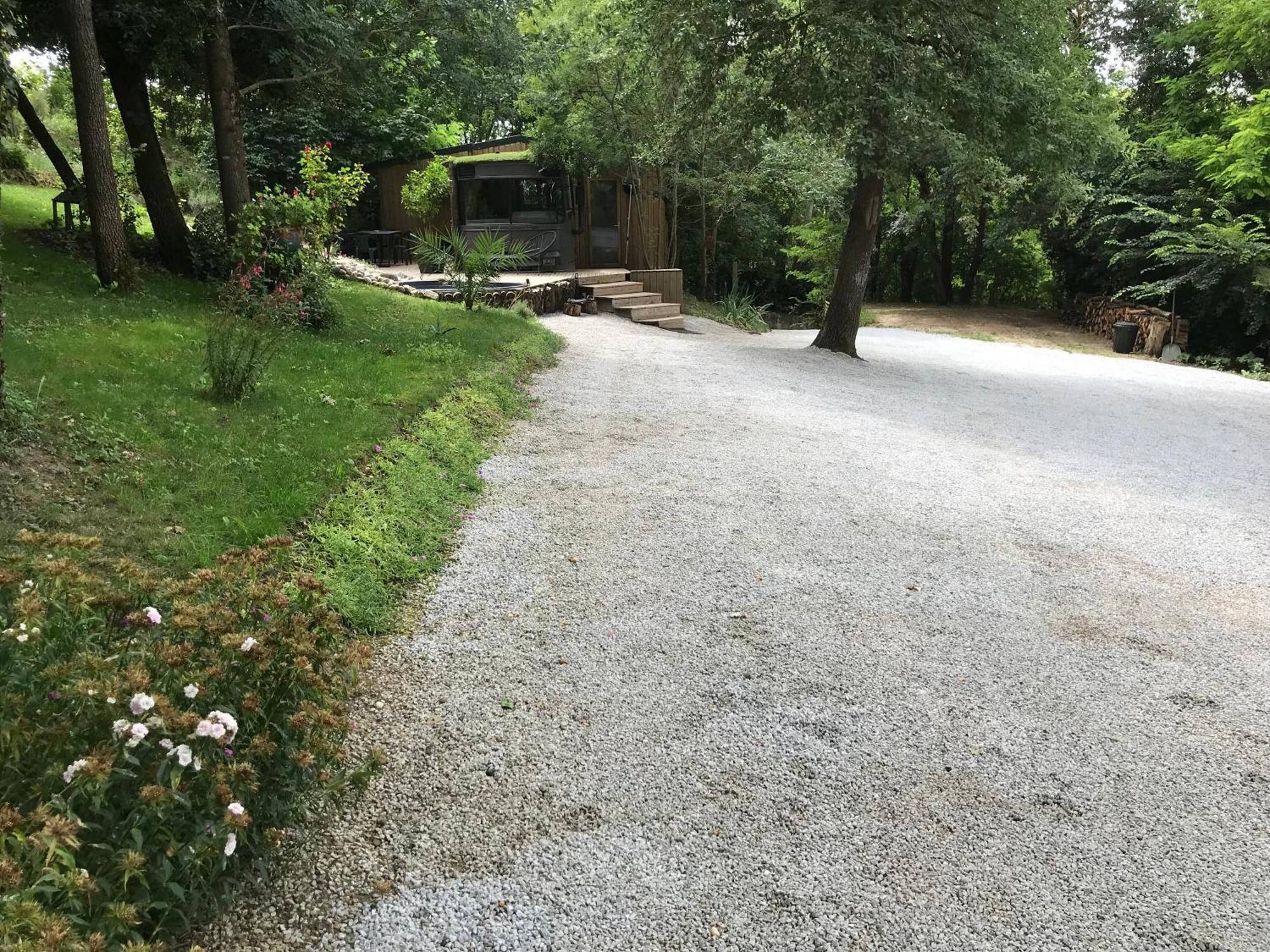 Bus Atypique Au Bord Du Canal Du Midi Et Au Coeur D'Une Foret 2 Chambres Villepinte  Buitenkant foto